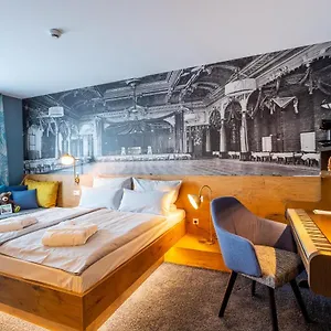 4* Hotell Mightytwice